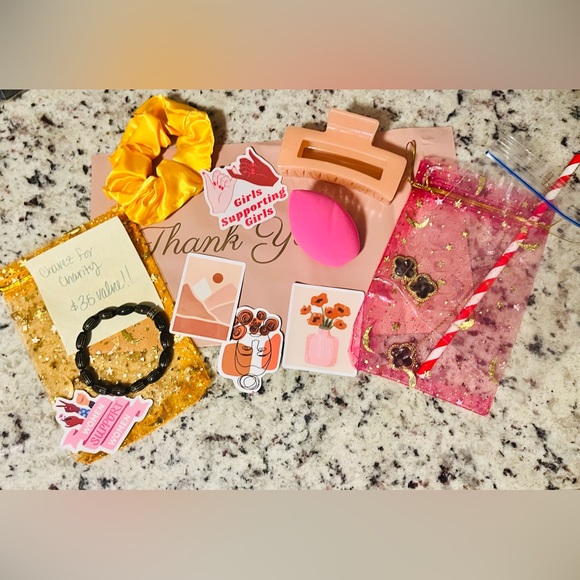 5+ Piece MYSTERY BAG - Picture 13 of 15